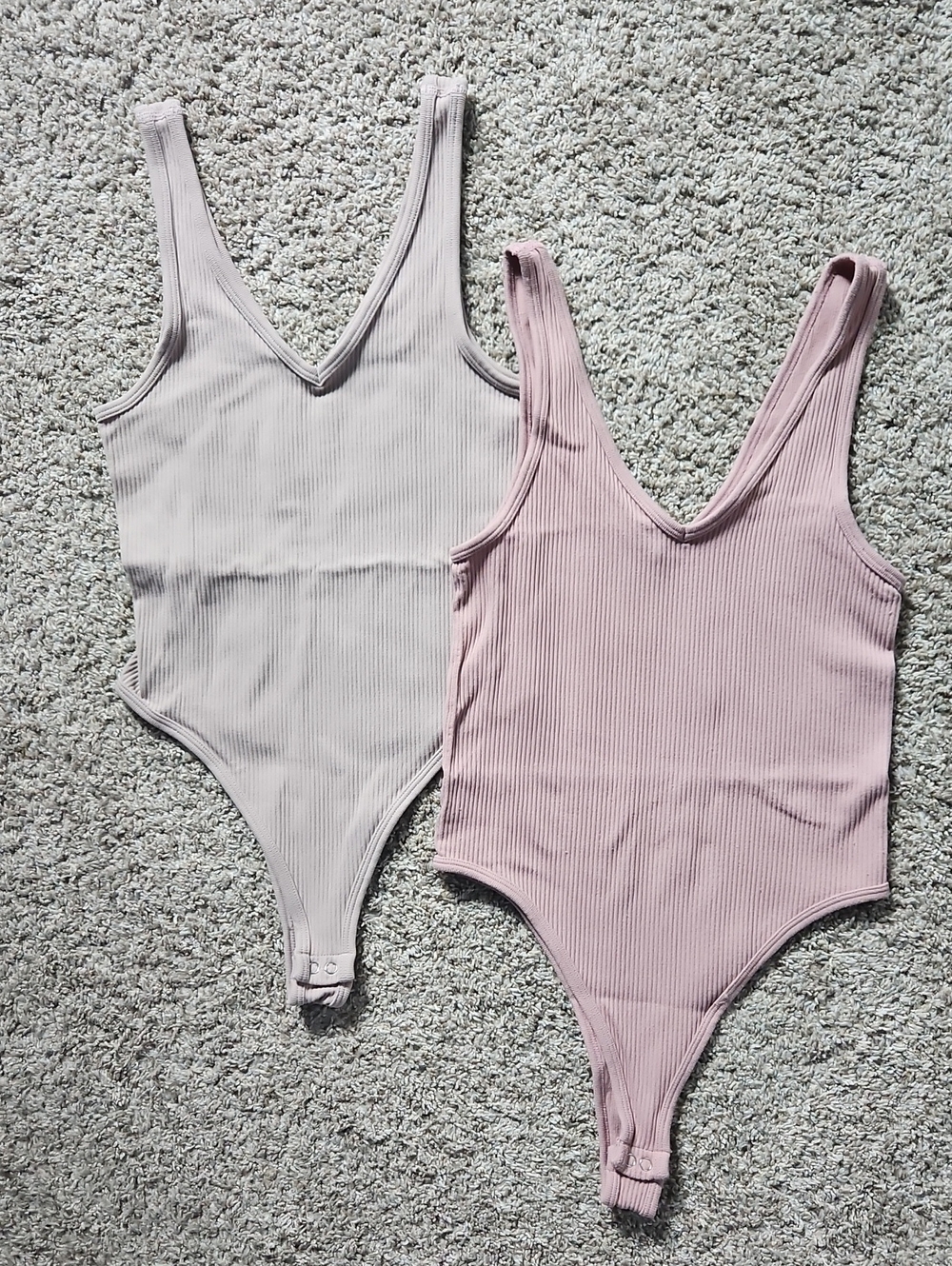 Set Of 2 - Pink Rose Ribbed V‑Neck Bodysuits in Pink and Light Beige